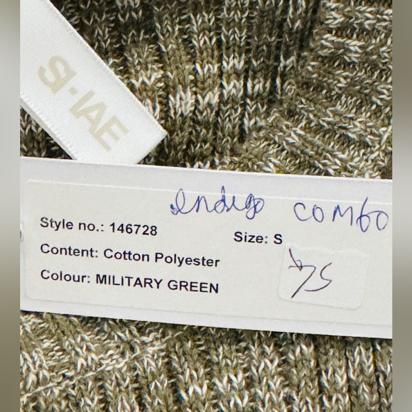 NWT Women’s Sweater Size Small Olive Green Thick Sweater - Picture 7 of 9